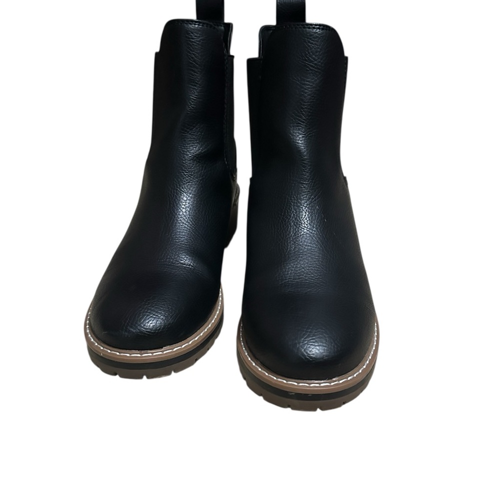 Kelsie Black Faux Leather Chelsea Ankle Boots Lug Sole Size 7.5